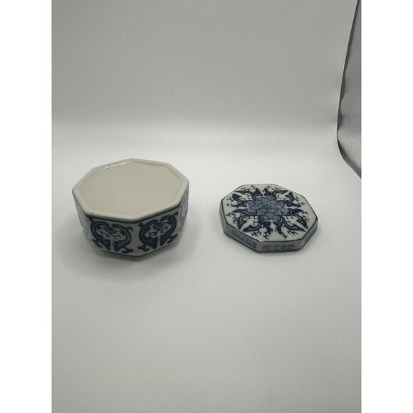 Octagon Blue Japanese Trinket Box Porcelain - Picture 6 of 6